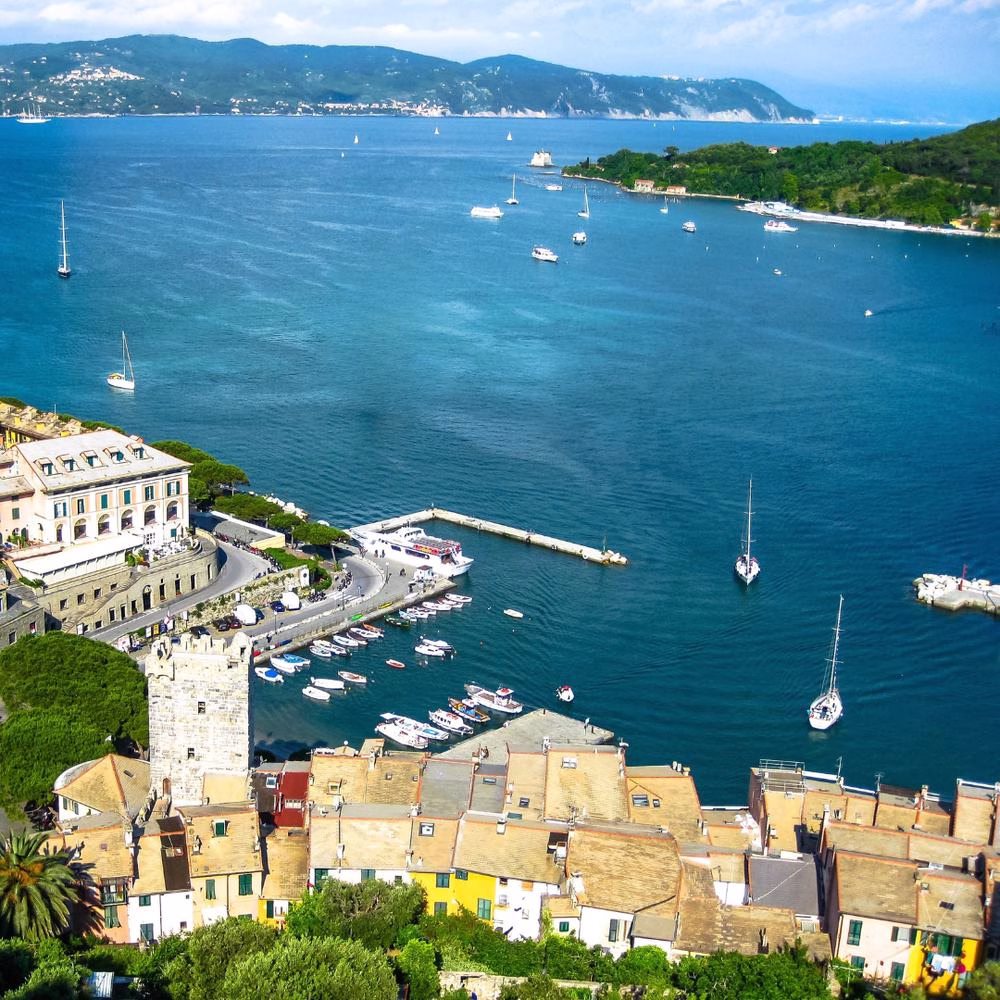 Sailing boats off Portovenere and Palmaria island, the view that awaits when you explore the Gulf of Poets by boat